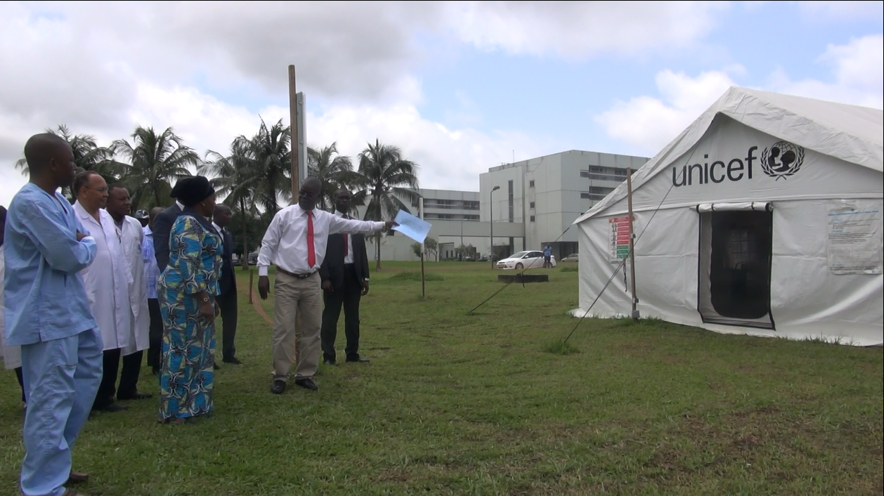 SANTE/LUTTE CONTRE LE VIRUS EBOLA

Dr RAYMONDE GOUDOU COFFIE VISITE LE CENTRE DE TRAITEMENT DE YOPOUGON