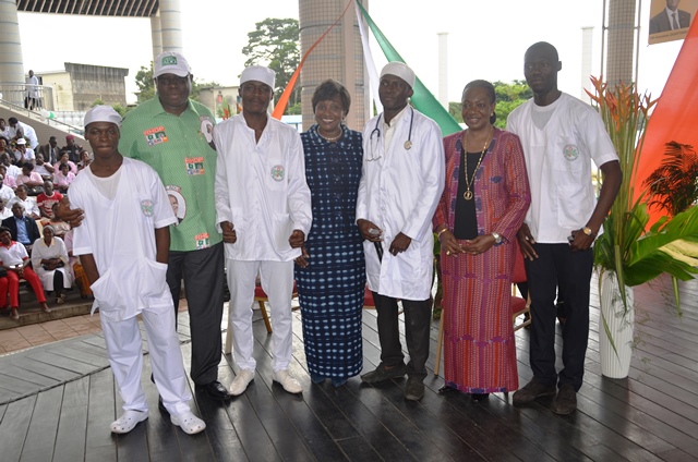 SANTE/ POUR LES NOMBREUX  ACQUIS DANS LE DOMAINE DE LA SANTE
LE PERSONNEL DE SANTE PLEBISCITE LA MINISTRE RAYMONDE GOUDOU COFFIE  ET REMERCIE LE PR
 
Du jamais  vu en côte d’ivoire !