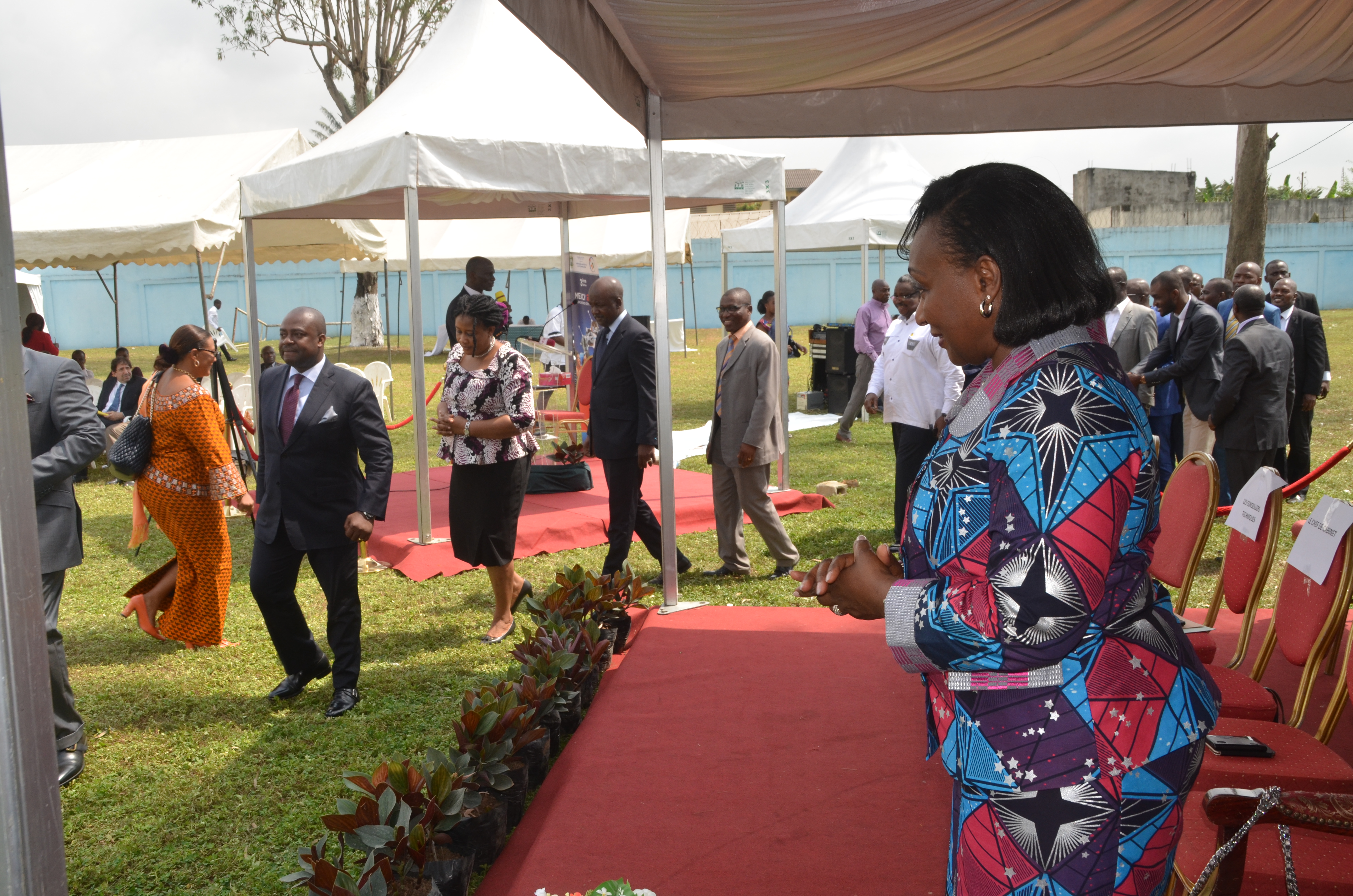 SANTE/RENCONTRE AVEC LE PERSONNEL DE SANTE DE COTE D’IVOIRE

LA MINISTRE RAYMONDE GOUDOU COFFIE : « 2016 DOIT ETRE L’ANNEE DU CHANGEMENT DE COMPORTEMENT ET DE MENTALITE ».