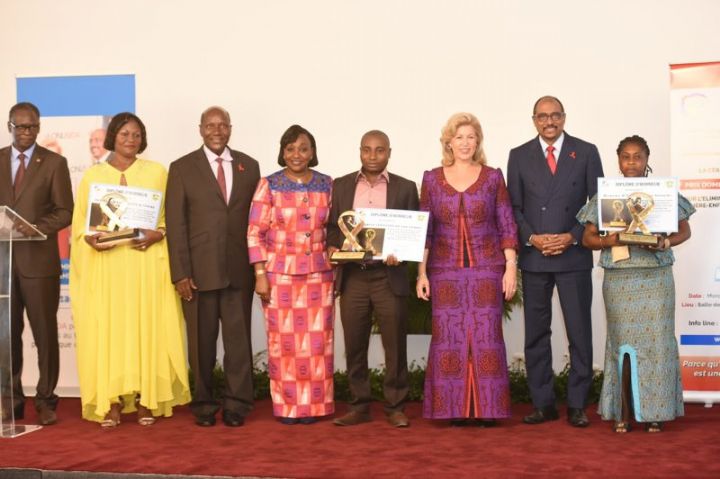 1 ère EDITION DU PRIX DOMINIQUE OUATTARA  2016...

La Première Dame, Dominique Ouattara, lors de la cérémonie de lancement du Prix portant son nom pour l’élimination de la transmission Mère-Enfant du VIH : L’élimination du VIH/SIDA passe par l’implication de tous