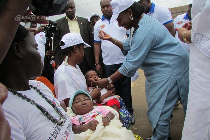 Campagne contre la polio/ premier passage 2016....
 Dr Raymonde Goudou-Coffie, ministre de la Santé: « RESTONS VIGILANT »