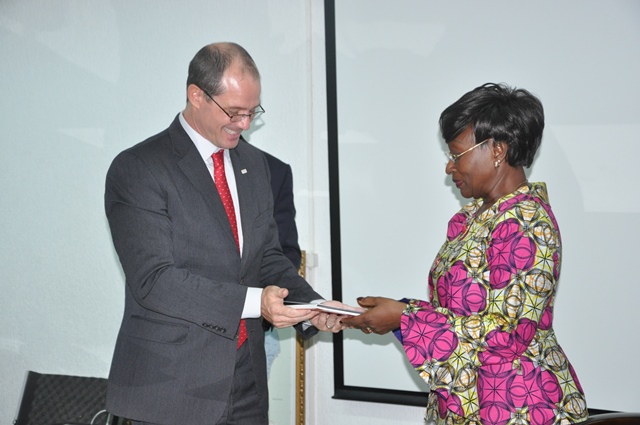 REMISE OFFICIELLE DU DOCUMENT POLITIQUE D’AMÉLIORATION DE LA QUALITÉ DES SOINS ET SERVICES DE SANTE EN CÔTE D'IVOIRE 