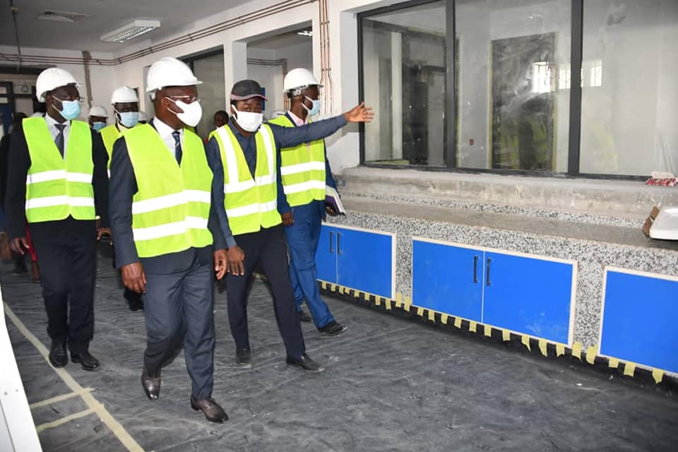 VISITE  DU MINISTRE PIERRE DIMBA DANS DES STRUCTURES DE SANTÉ DE LA CAPITALE ÉCONOMIQUE.