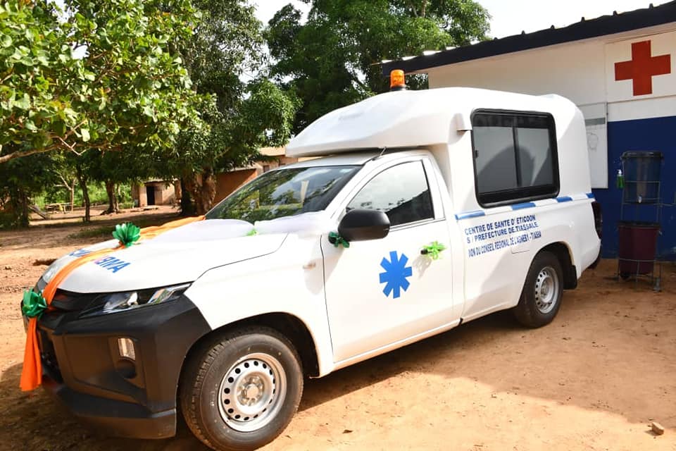 REMISE D'AMBULANCE AU CENTRE DE SANTÉ RURAL D'ETICOON (TIASSALE)