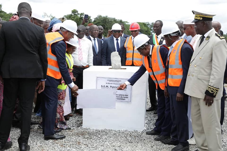 INFRASTRUCTURES SANITAIRES / LE PREMIER MINISTRE POSE LA PREMIÈRE PIERRE DE L'HÔPITAL GÉNÉRAL (60 LITS) DE GBELEBAN