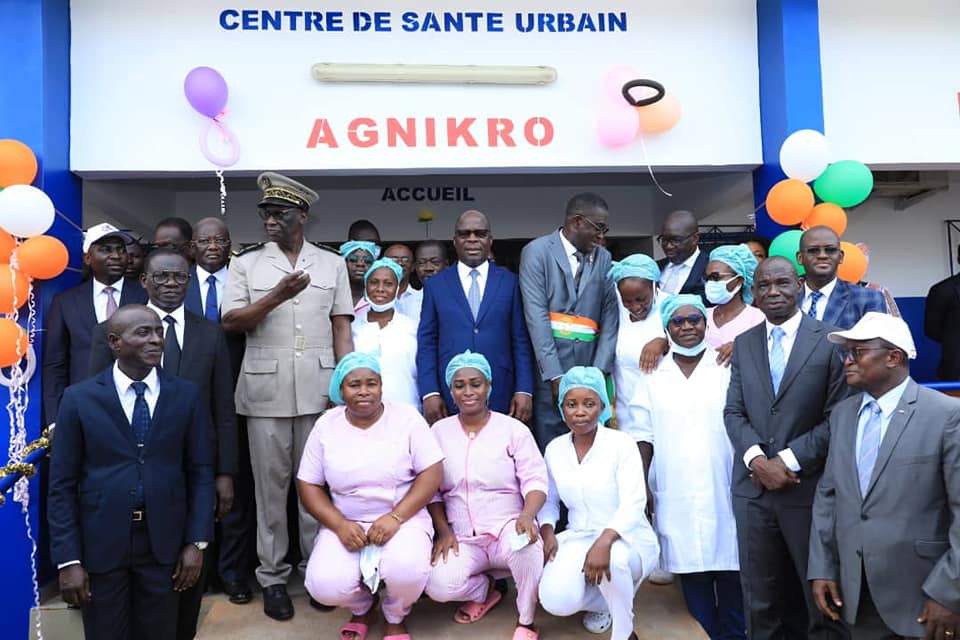 ABENGOUROU / LE MINISTRE PIERRE DIMBA INAUGURE LE CENTRE DE SANTÉ D'AGNIKRO