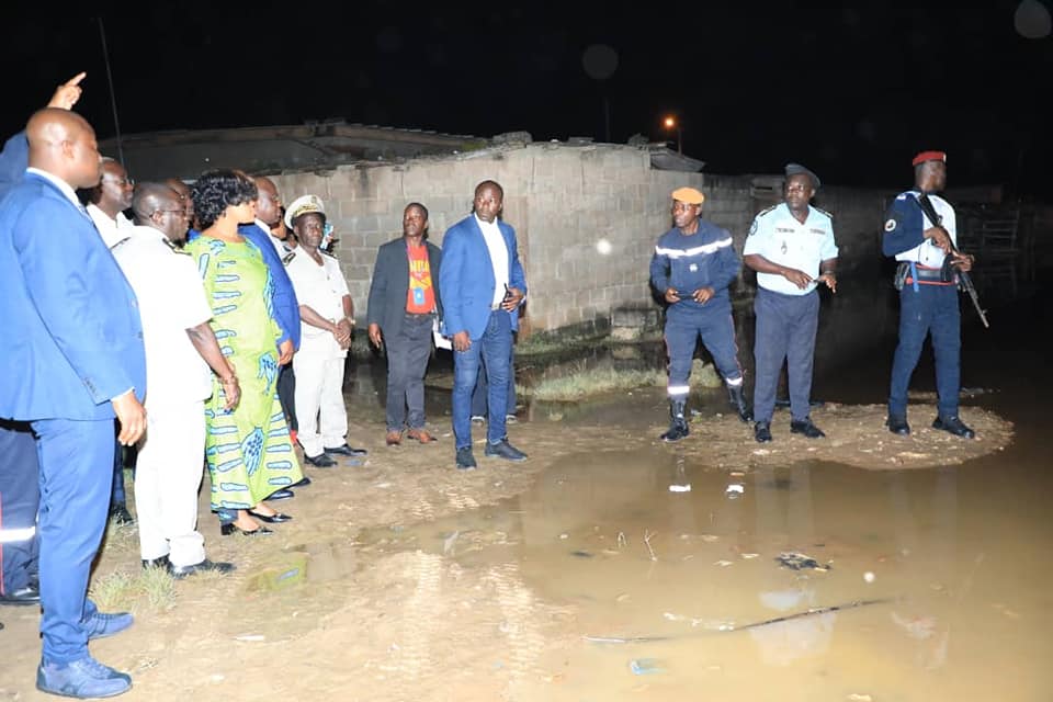 INONDATION À AGBOVILLE ET N'ZIANOUAN / LE MINISTRE PIERRE DIMBA EXORTE LES SINITRÉS À RESPECTER LES CONSIGNES POUR ÉVITER DES MALADIES.