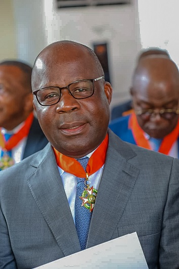 Décoration/ Le Ministre Pierre Dimba fait Commandeur de l’Ordre National, à la Grande Chancellerie