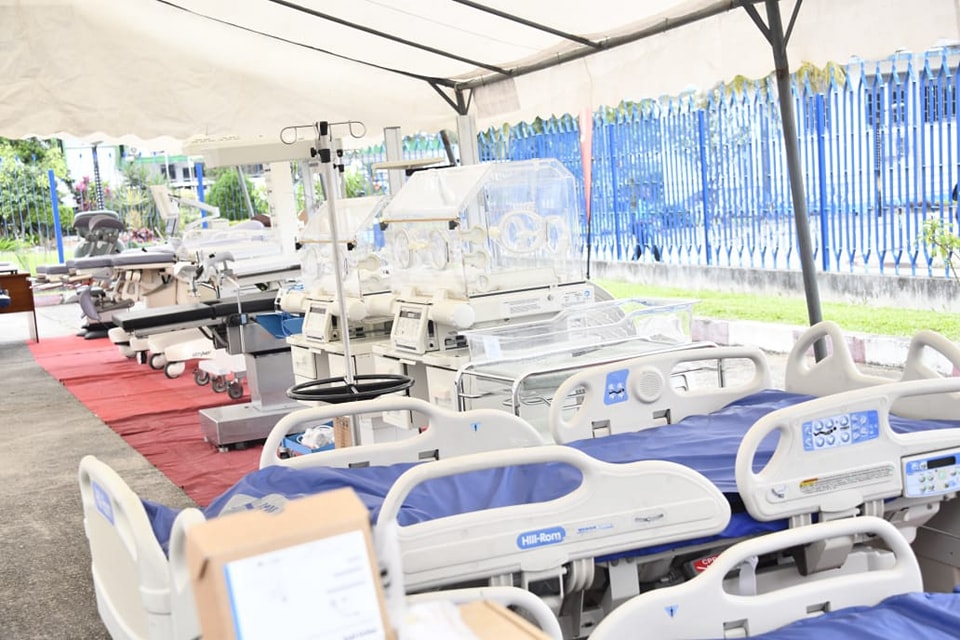 Lutte contre la mortalité néonatale et maternelle/Coca Cola Export remet des matériels médicaux au CHU de Treichville et à l’Hôpital Général de Port Bouet