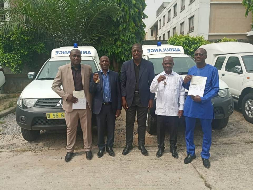 Remise de deux ambulances aux districts sanitaires du Hambol et du Sud Comoé