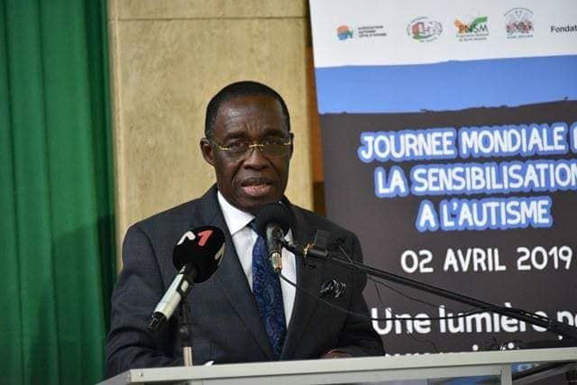 Le Ministre de la Santé et de l’Hygiène Publique , Dr AKA AOUELE a participé à la célébration de la Journée Mondiale de la Sensibilisation de l'Autisme au District d'Abidjan (Plateau). Lundi 02 Avril 2019