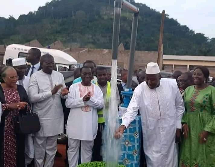 Le Premier Ministre, Amadou GON COULIBALY a procédé le vendredi 25 octobre 2019 peu aprés 18h, à l'ouverture symbolique d'une vanne d'eau potable pour les ménages de Gbonné( région du Tonkpi).