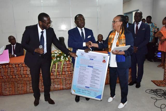 Le Ministre de la Santé et de l’Hygiène Publique, Dr AKA AOUELE présent à la cérémonie d'installation du comité Ethique du CHU de Cocody. Mercredi le 23 Novembre 2019