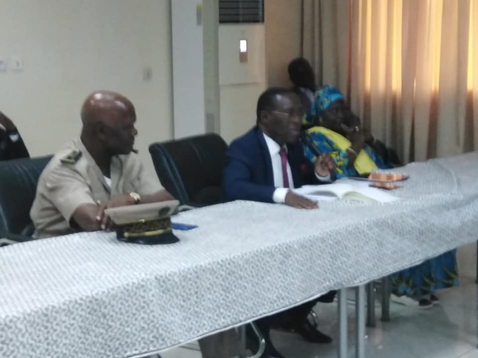 Ce jeudi 7 Novembre 2019 à la salle de réunion de la préfecture d'Odienné, Dr Aka Aouélé le Ministre de la Santé et de l’Hygiène Publique communique aux cadres de la santé des régions du Nord, les réalisations et les défis du secteur sanitaire ivoirien.