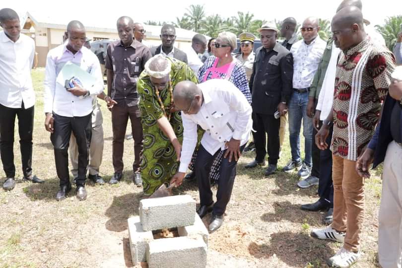 Agneby-Tiassa / Le Ministre Pierre Dimba lance plusieurs travaux de construction de centres de santé