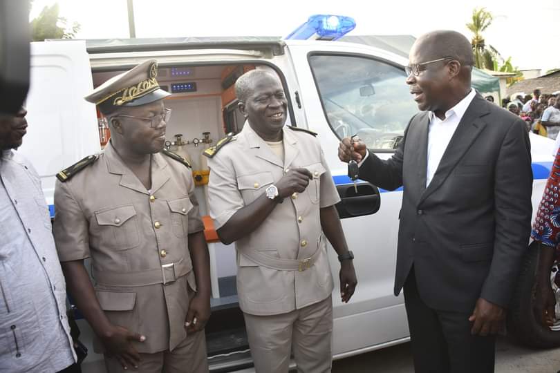 Agneby-Tiassa/ Le Ministre Pierre Dimba dote le Centre de Santé Rural d'Odoguié de matériels médicalisés d'une valeur de 117 millions FCFA