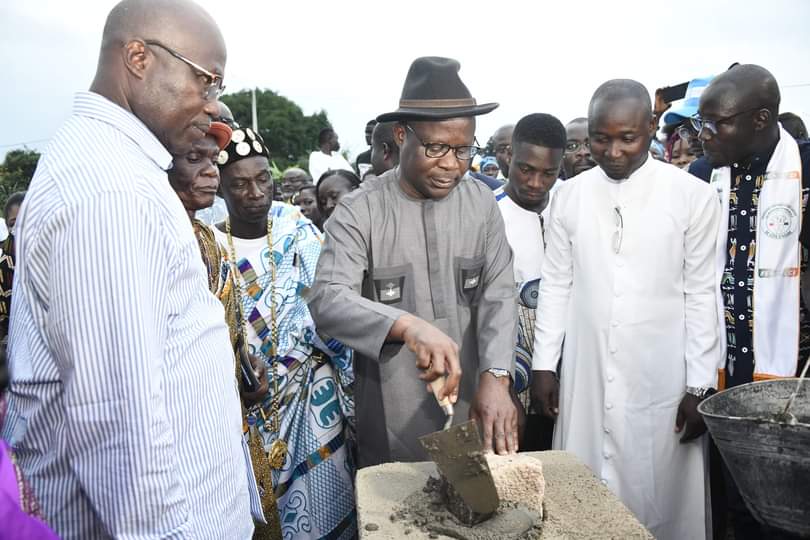 Infrastructure sanitaire/ Le Ministre Pierre Dimba pose la première pierre du centre de santé de N'CHOMPO