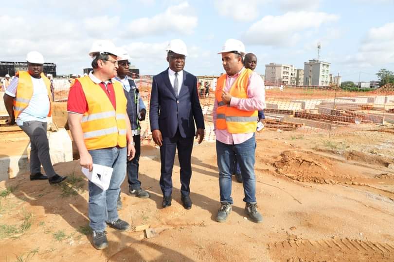 ABOBO / Le Ministre Pierre DIMBA s'imprégne des travaux de construction du futur CHU