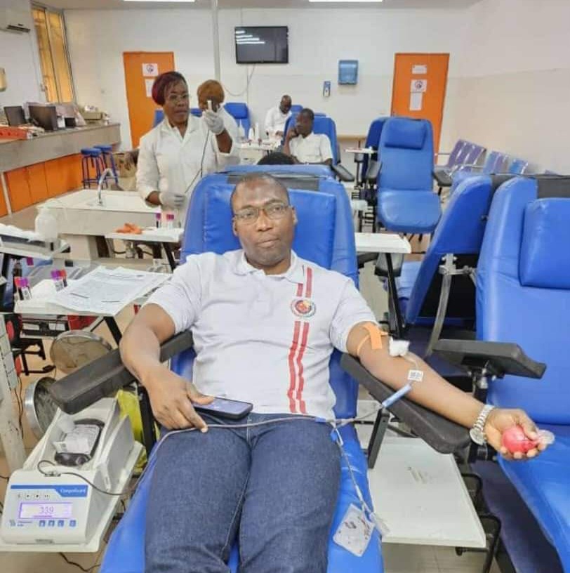 DonDeSang / Le personnel du Centre National de Transfusion Sanguine - CNTS Côte d'Ivoire ( CNTSCI) donne l'exemple.
