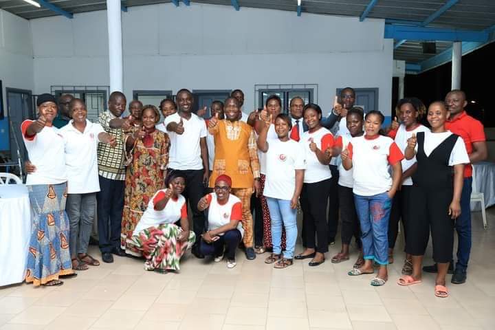 #DonDeSang / le premier responsable du Centre National de Transfusion Sanguine - CNTS Côte d'Ivoire s'assure du bon fonctionnement des antennes.