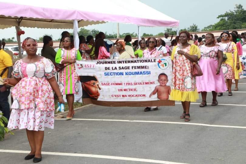 18è Journée internationale de la sage-femme à Agboville :Le Ministre Pierre Dimba rend un vibrant hommage aux sage-femmes et Maïeuticiens Côte d’Ivoire.