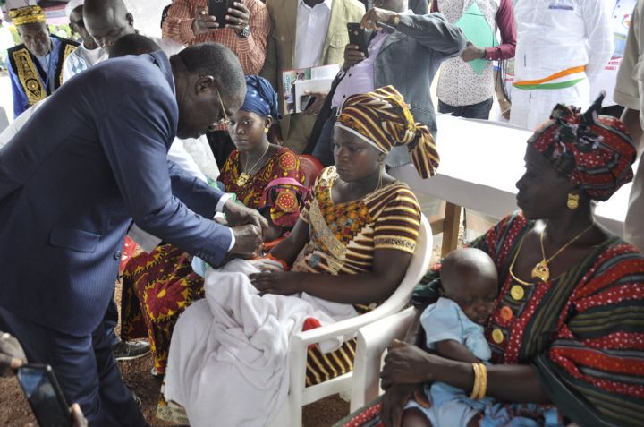 Le ministre Aka Aouélé exhorte les populations de Gbémazo à adopter de bonnes pratiques de santé