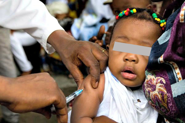 Le Ministère de la Santé et de l’Hygiène Publique tient à démentir formellement de tels propos mensongers et diffamatoires qui tendent à mettre à mal tous les efforts consentis par la population et le Gouvernement de Côte d’Ivoire, dans la lutte contre les maladies évitables par la vaccination, et rassure que notre pays ne s’est engagé dans aucun essai de vaccin contre le COVID-19. Et sur ce sujet, l’Organisation Mondiale de la Santé (OMS) s’est voulue claire, en indiquant qu’aucun test n’est en expérimentation en Afrique.